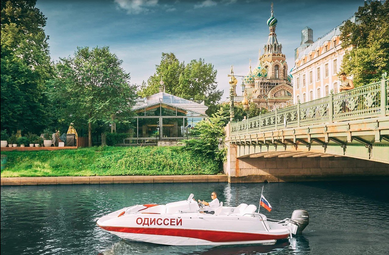 Швартовка катера «Одиссей» в марине перед арендой