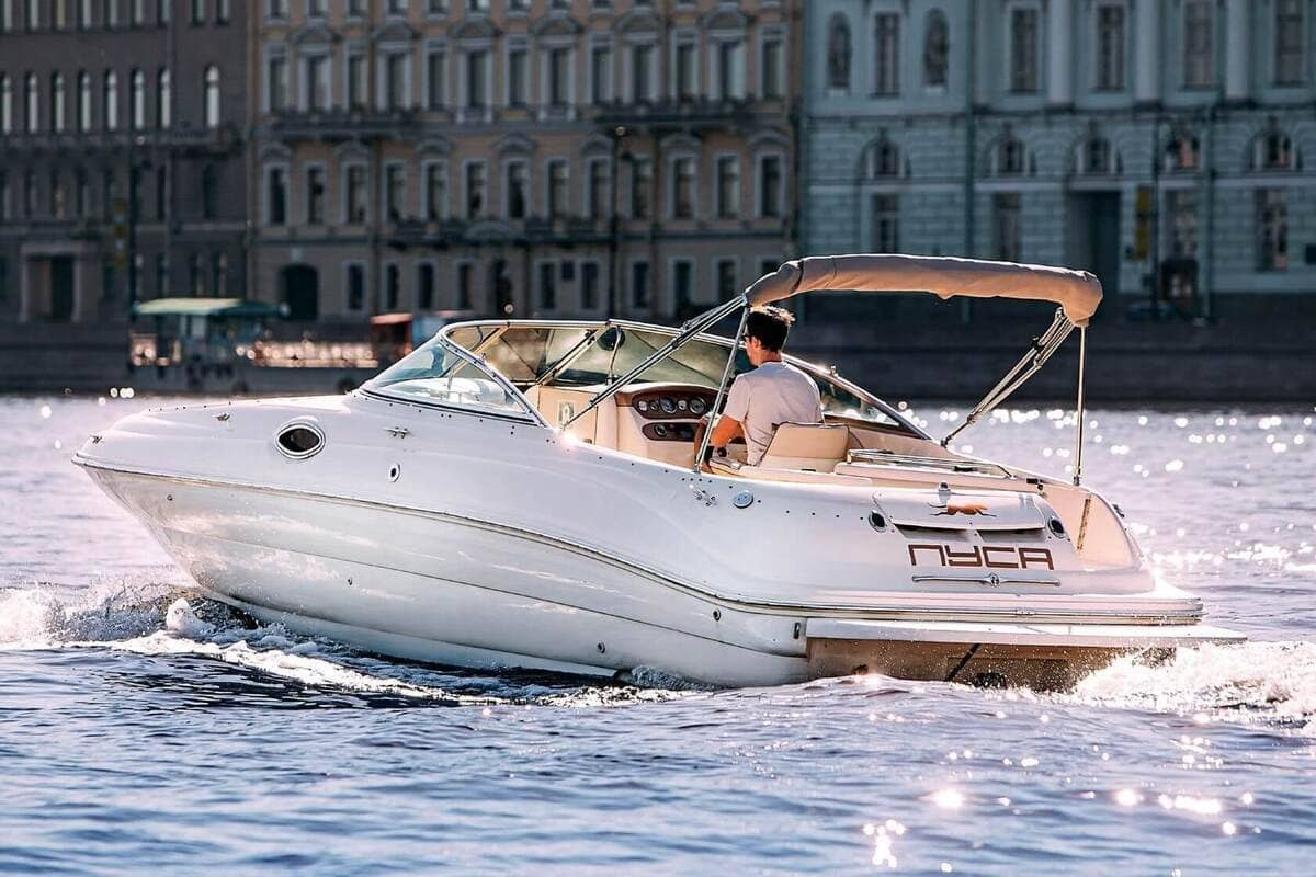 Катер «Пуса» на прогулке по Неве и заливу