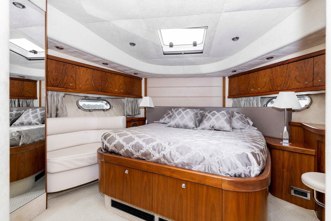 Швартовка яхты «Sunseeker Pallada 70» в марине перед арендой