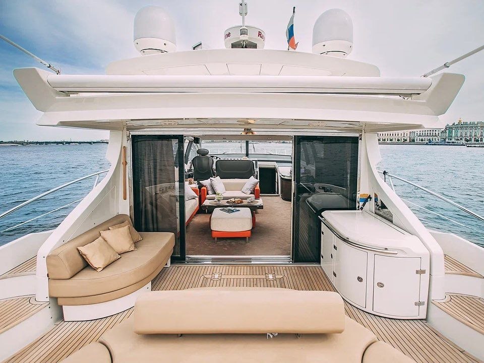 Интерьер каюты яхты «Azimut 62» — флот АДМИРАЛЪ