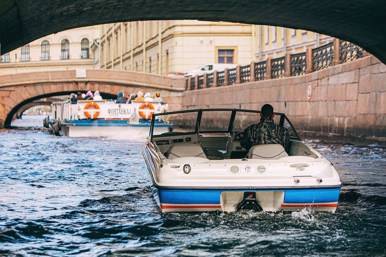Борт «Элькап» (катер) у причала на Петровской косе (14)
