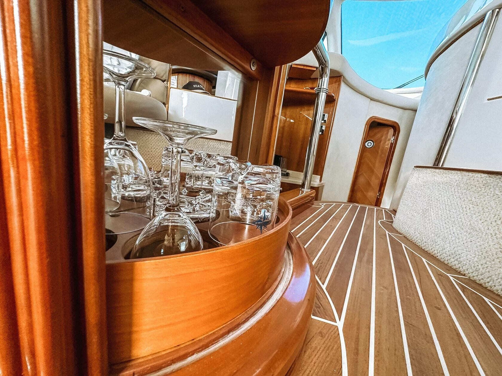 Яхта «Азимут 46 / Azimut 46» — аренда в яхт-клубе АДМИРАЛЪ, Санкт-Петербург (13)