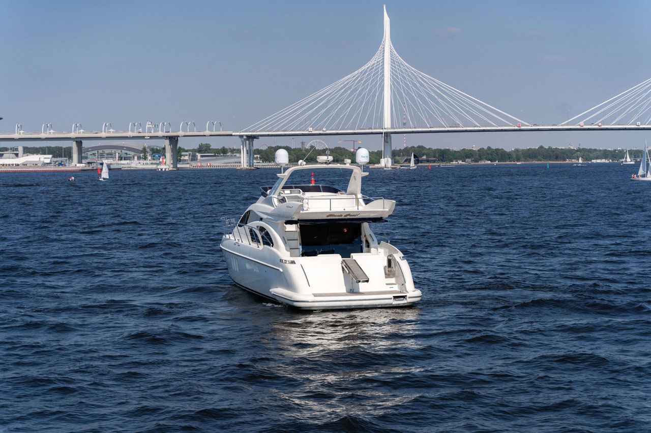 Яхта «Азимут 55 / Azimut 55» — салон и палуба, прямое бронирование (15)