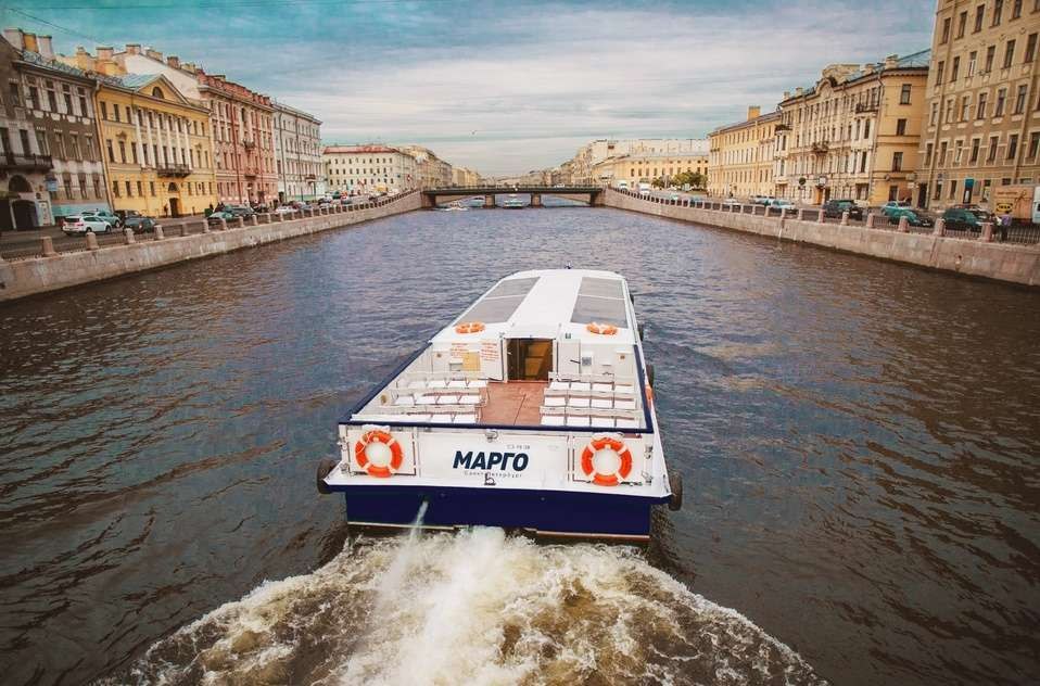 Борт «Марго» (теплоход) у причала на Петровской косе