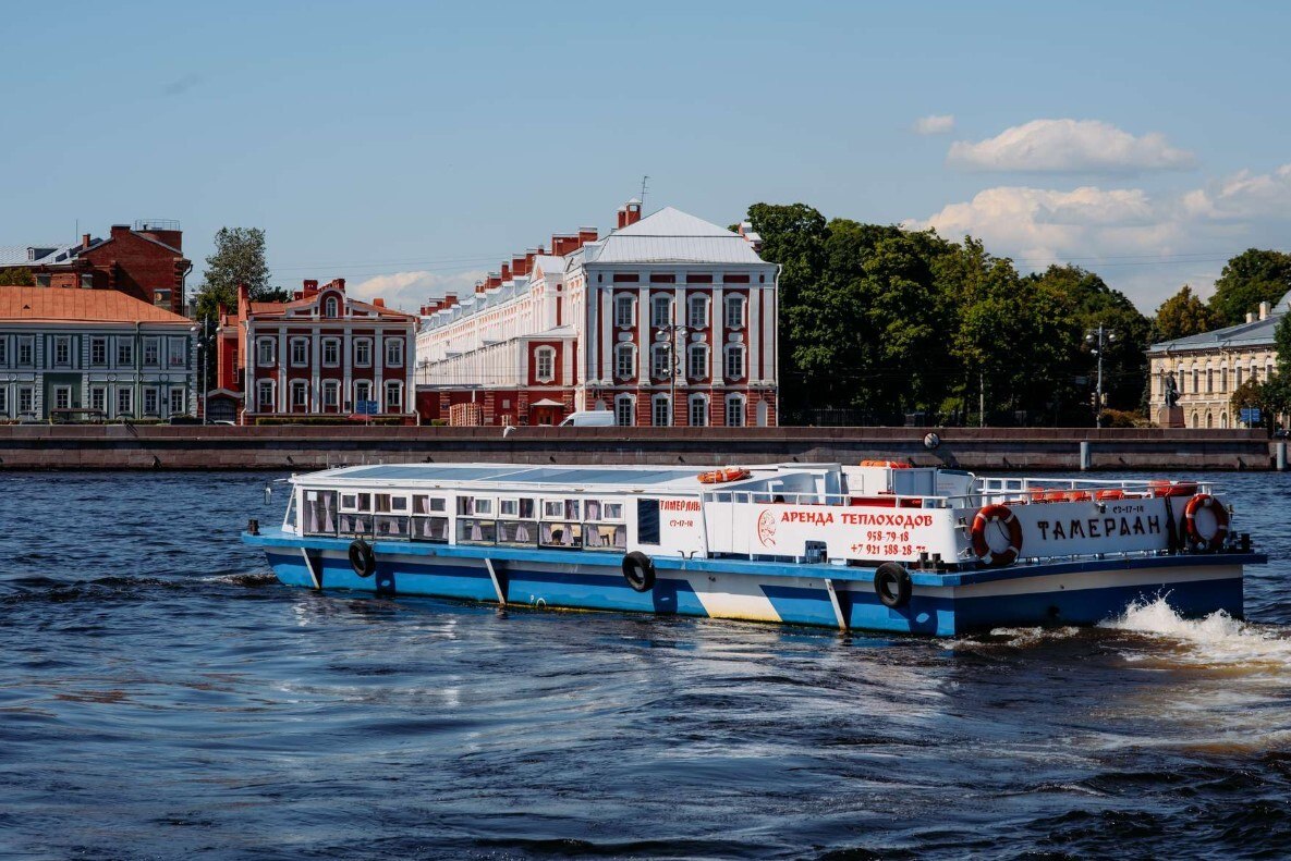 Борт «Тамерлан» (теплоход) у причала на Петровской косе (14)