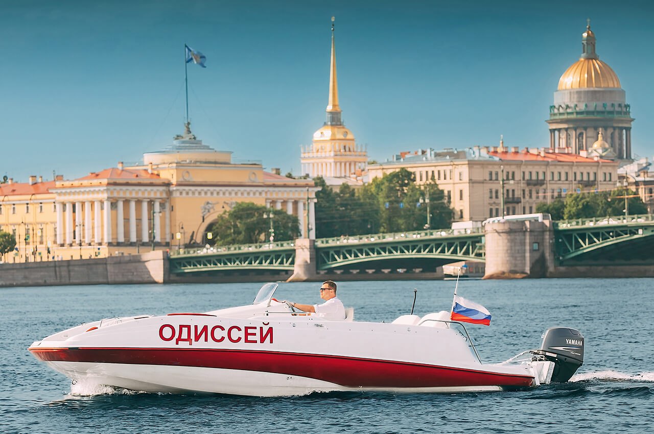 Катер «Одиссей» на прогулке по Неве и заливу