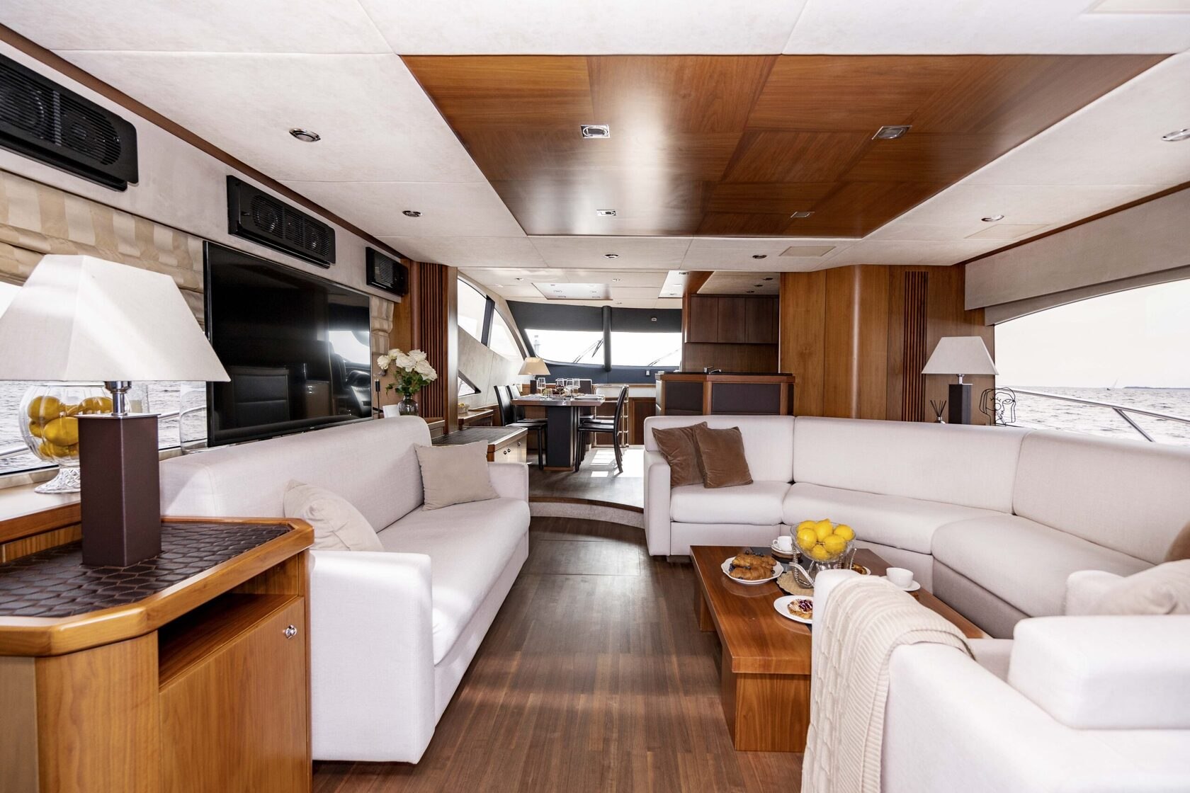 Интерьер каюты яхты «Sunseeker Pallada 70» — флот АДМИРАЛЪ