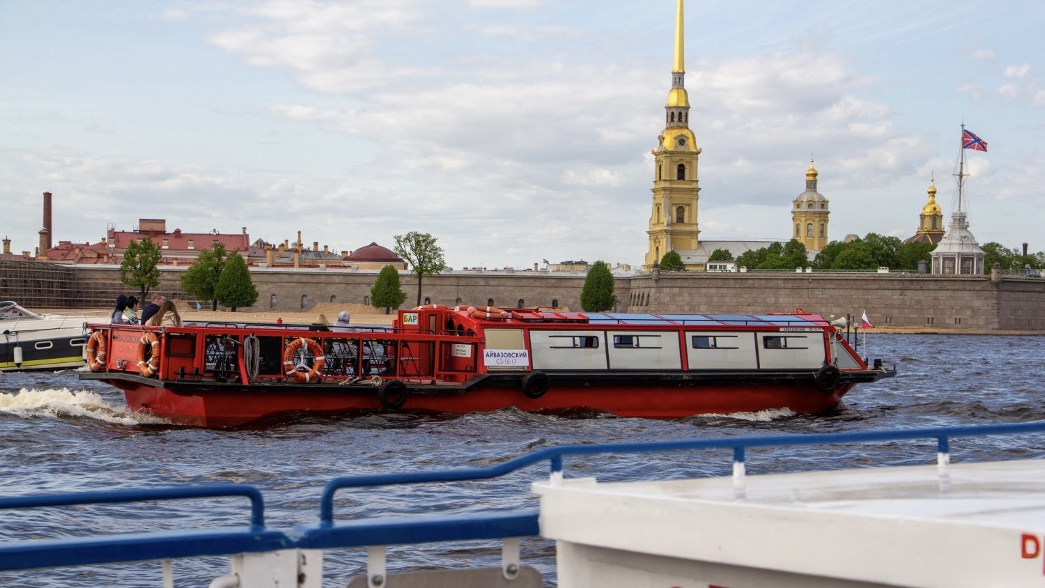 Швартовка теплохода «Айвазовский» в марине перед арендой
