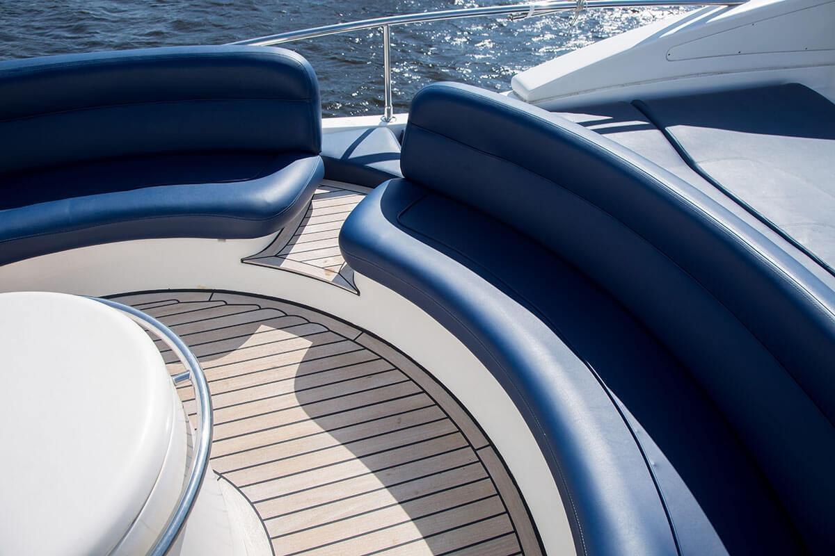 Яхта «Азимут 46 / Azimut 46» — салон и палуба, прямое бронирование