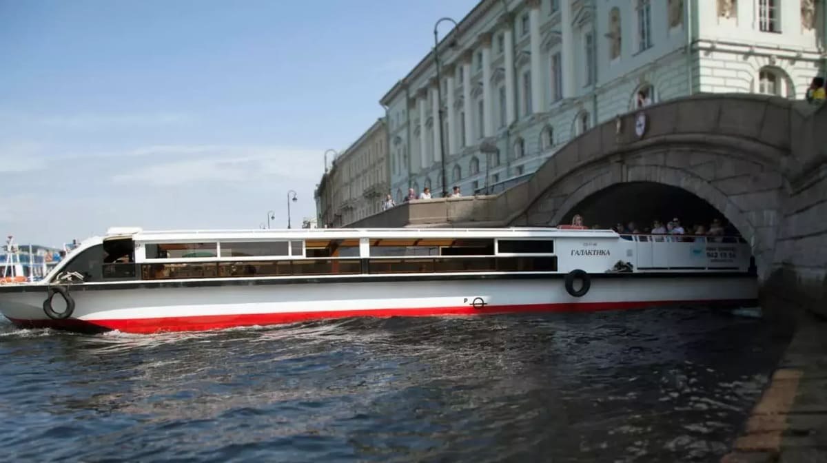 Теплоход «Галактика» на прогулке по Неве и заливу
