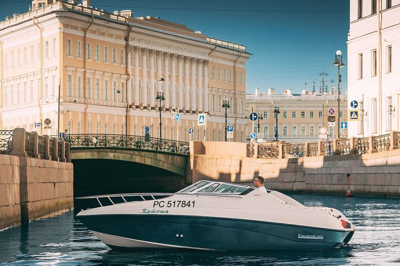 Борт «Катюша» (катер) у причала на Петровской косе (14)